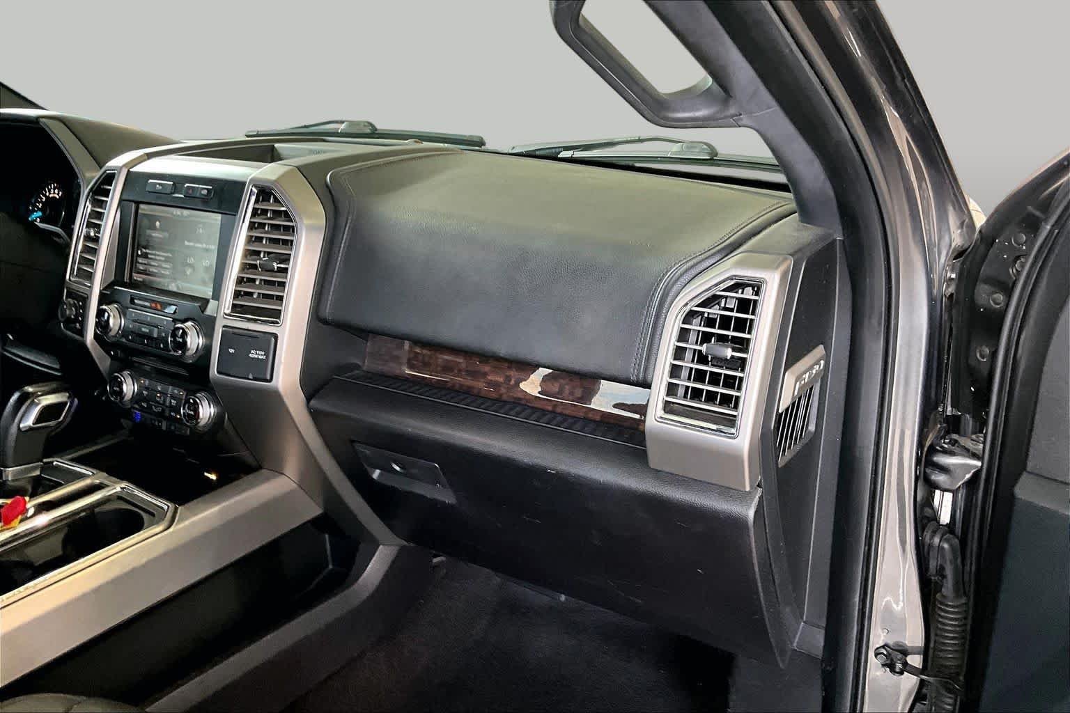 Used 2015 Magnetic Metallic Ford Platinum image 18