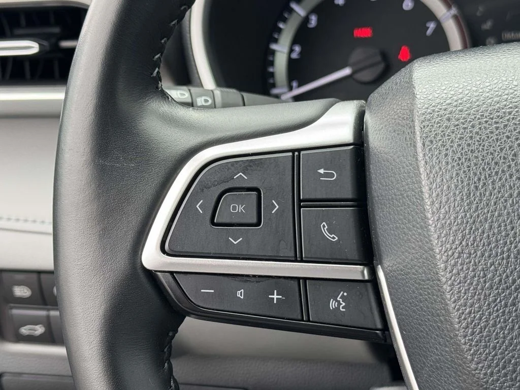 Used 2023  Toyota XLE image 23