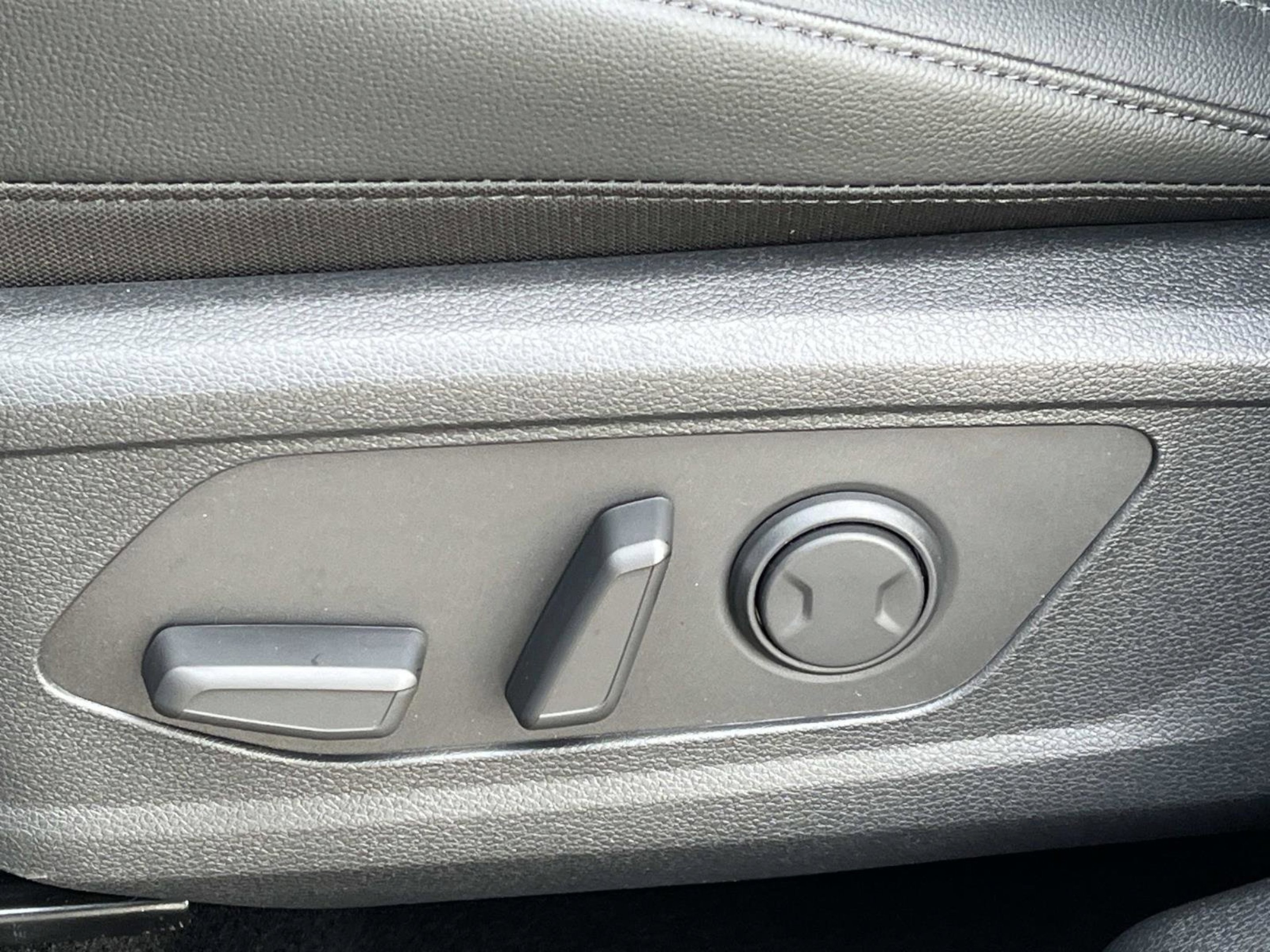 New 2026 Ebony Black Kia EX image 24