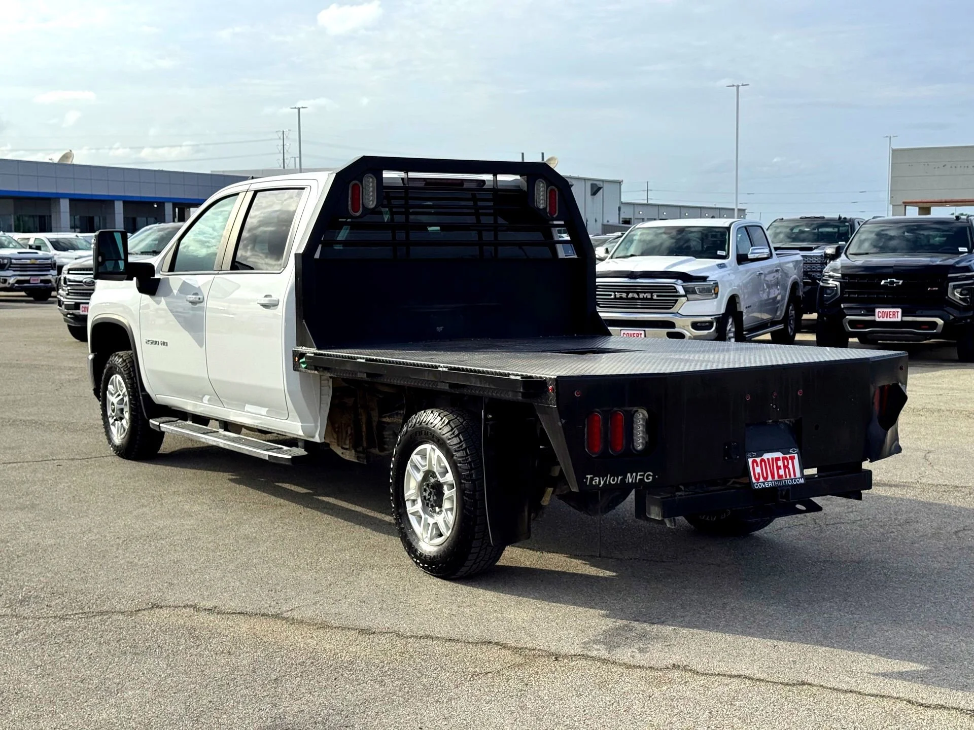 Used 2024 Summit White Chevrolet LT image 9
