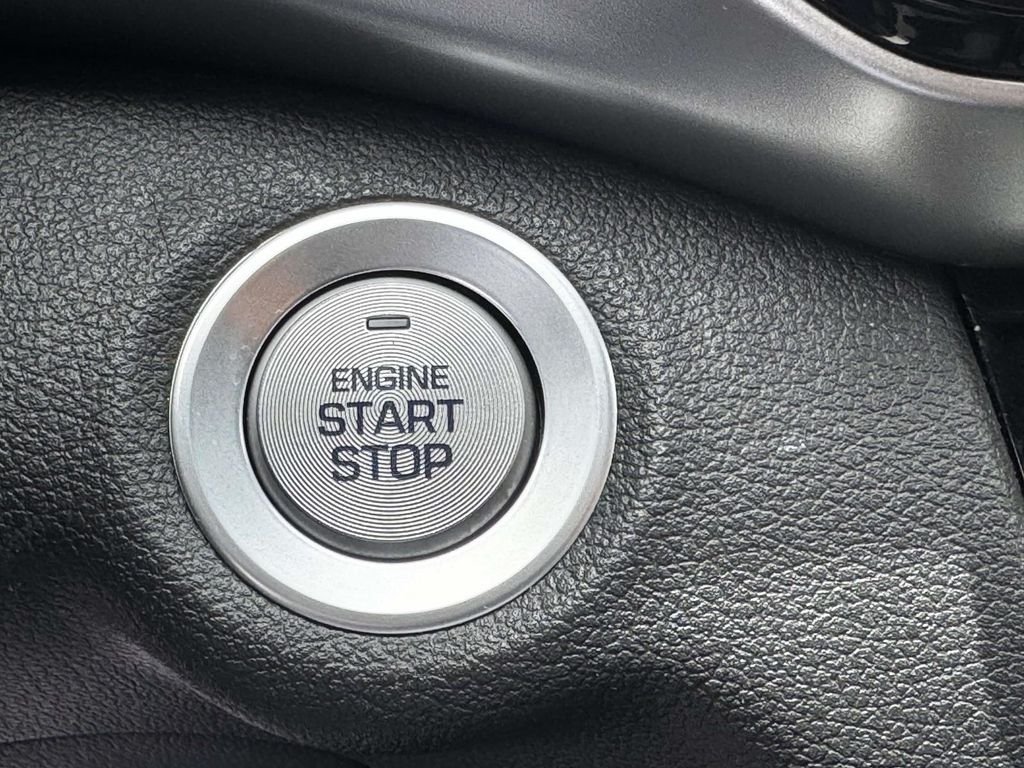 2020 Hyundai Elantra Limited - Photo 24