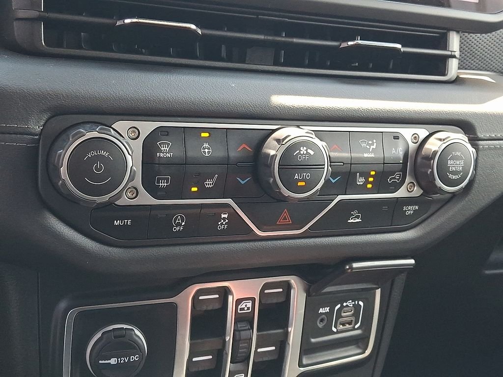 Used 2024 White Jeep Rubicon image 16