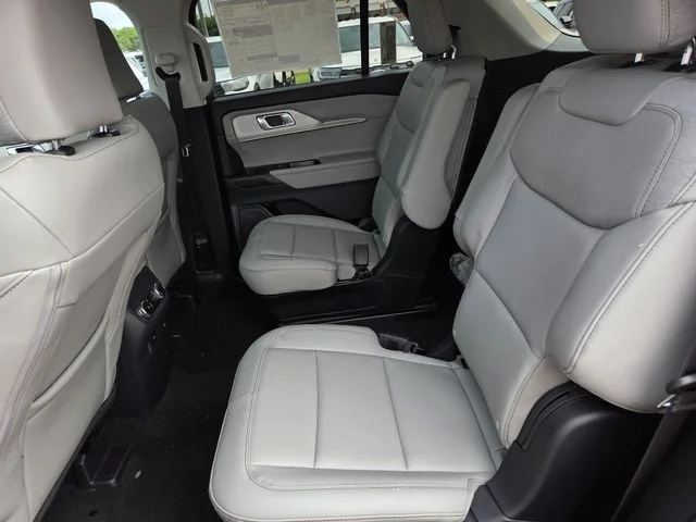 New 2026 Star White Metallic Tri-Coat Ford Active image 38