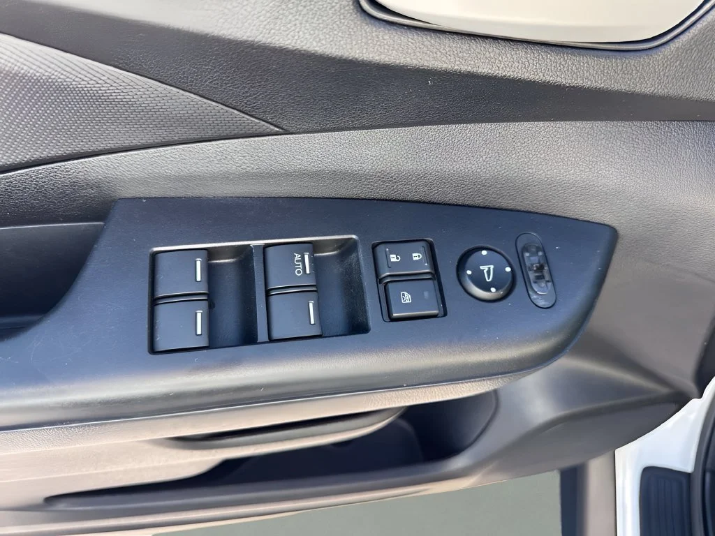 Used 2016 White Honda LX image 22