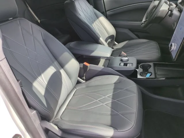Used 2024 White Ford Select image 33