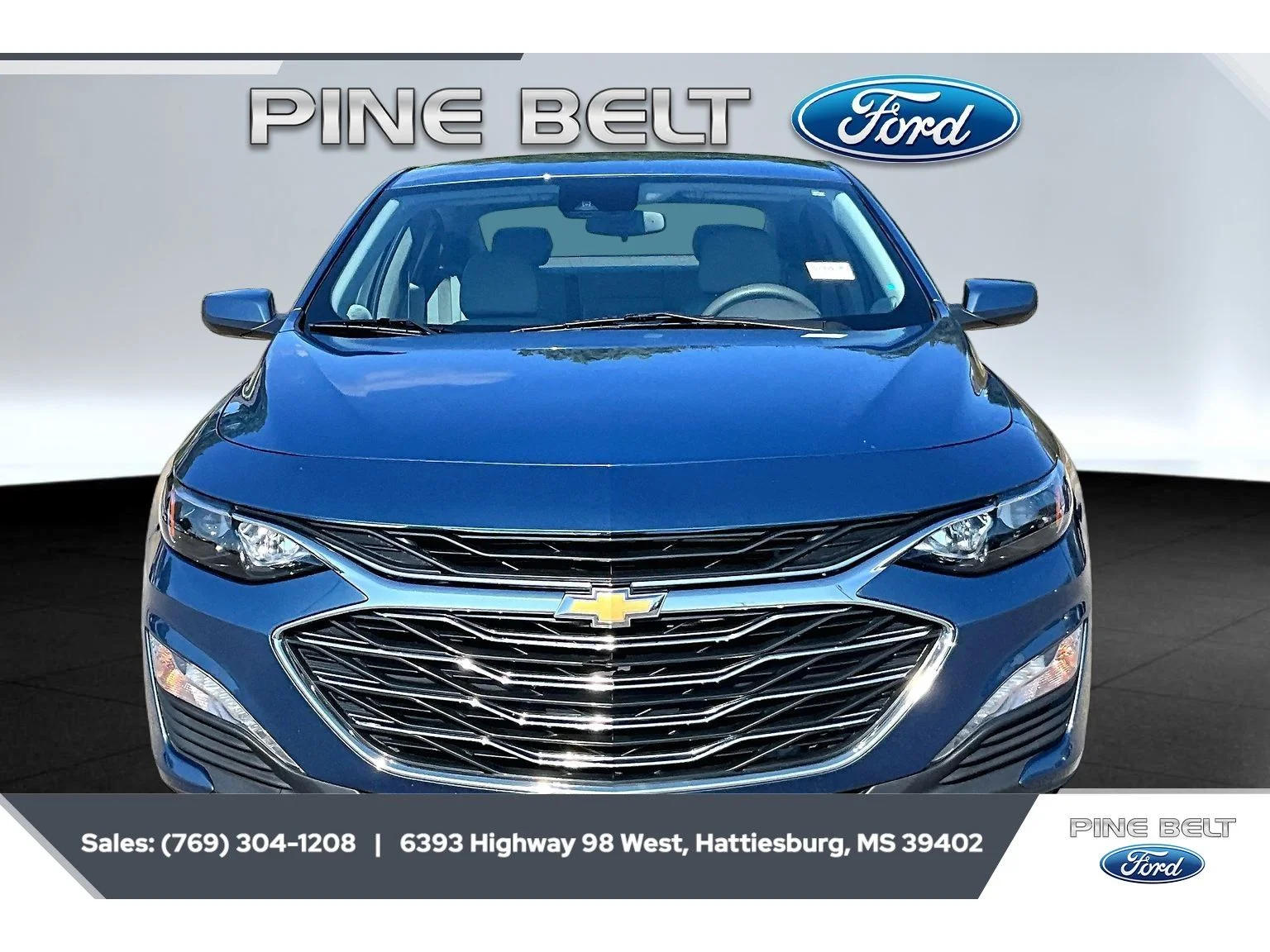 Used 2024 Lakeshore Blue Metallic Chevrolet LT image 3