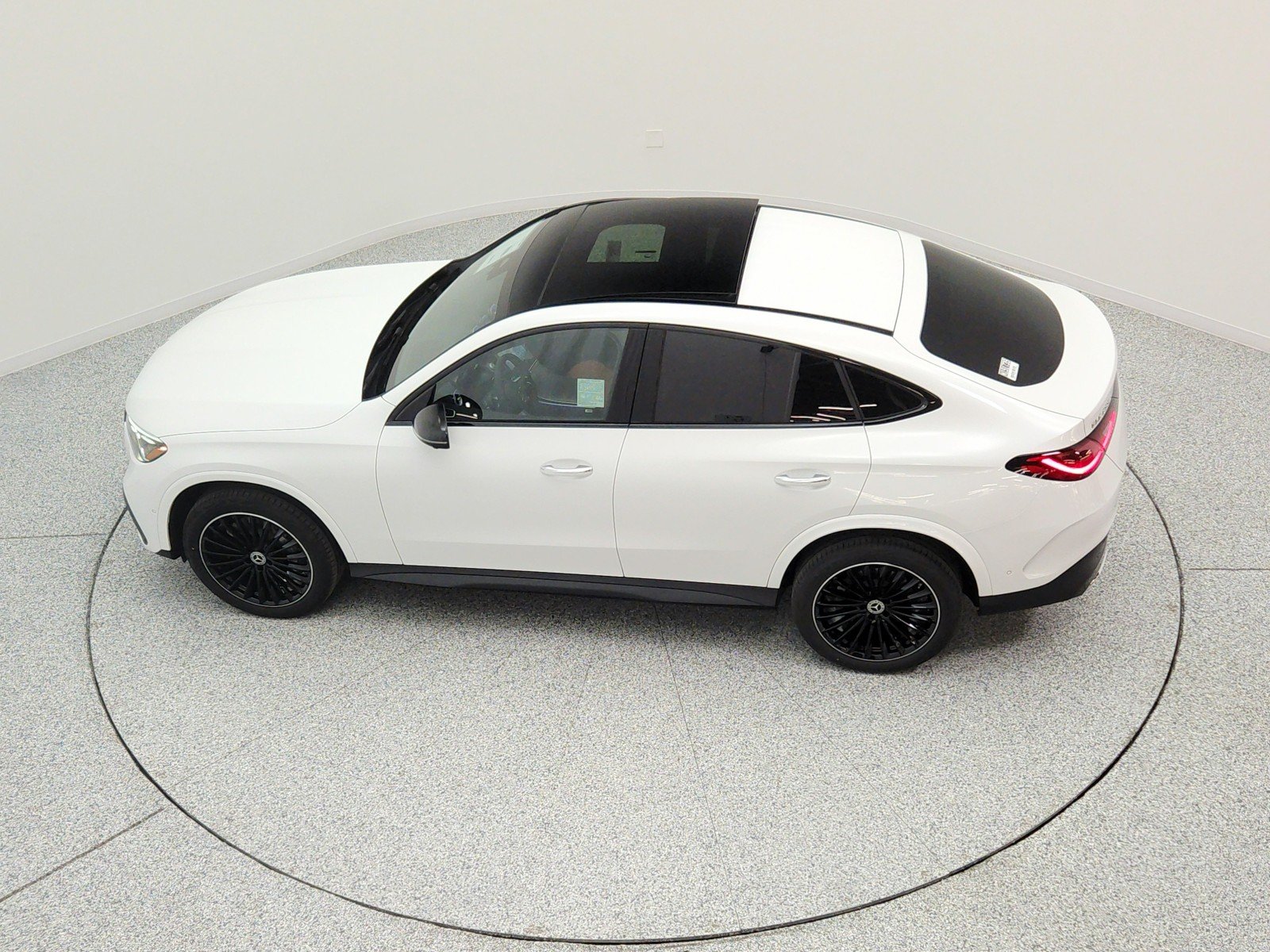 New 2026 MANUFAKTUR Moonlight White Metallic Mercedes-Benz GLC 300 4MATIC® Coupe image 23