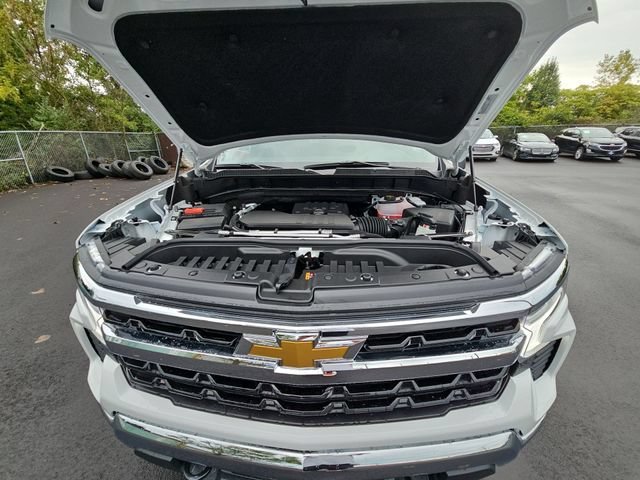 New 2026 Summit White Chevrolet LT (2FL) image 32