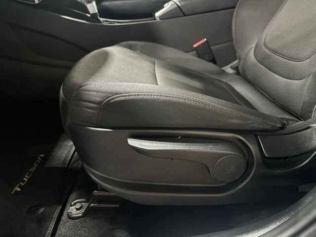 Used 2024 Silver Hyundai SE image 18