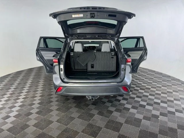 Used 2020 Gray Toyota XLE image 18
