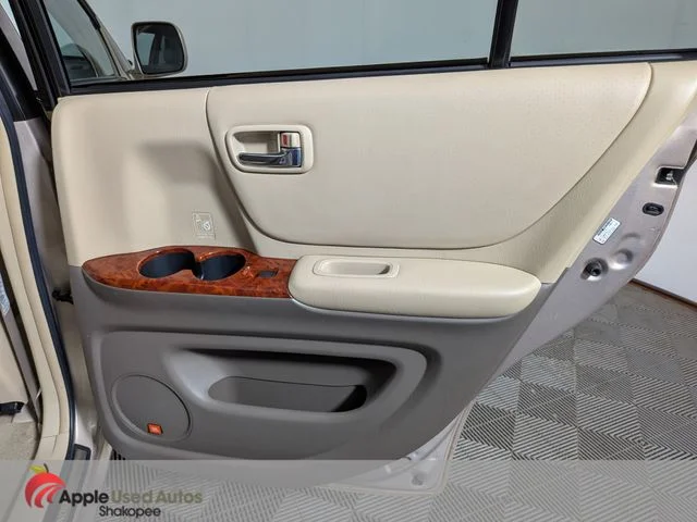 Used 2006 Gold Toyota Limited image 40