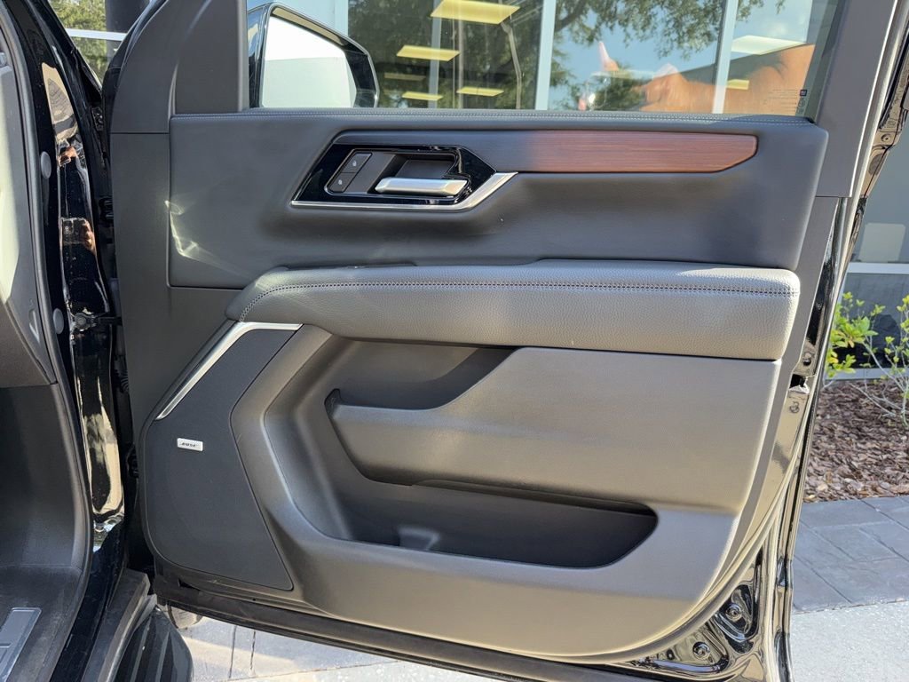 2025 GMC Yukon Denali - Photo 23