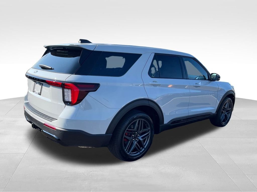 New 2027 Avalanche Gray Ford ST-Line image 5