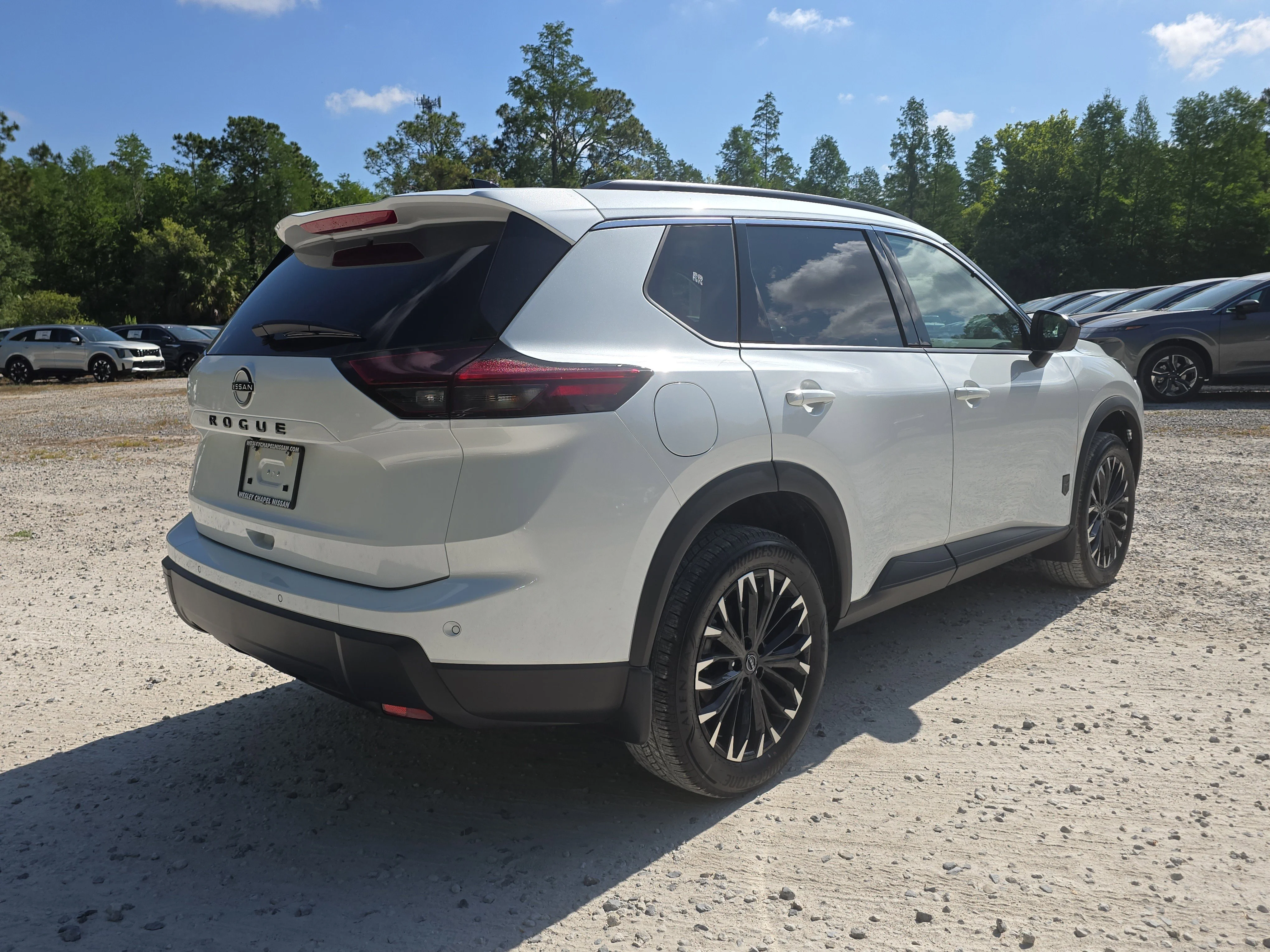 New 2026 Everest White Pearl Tricoat Nissan Dark Armor image 8