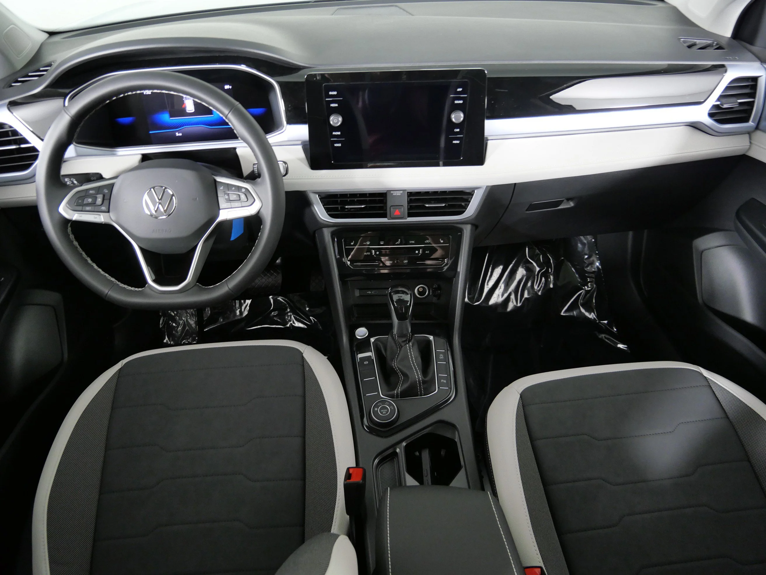 New 2026 Monument Gray Volkswagen SE image 10