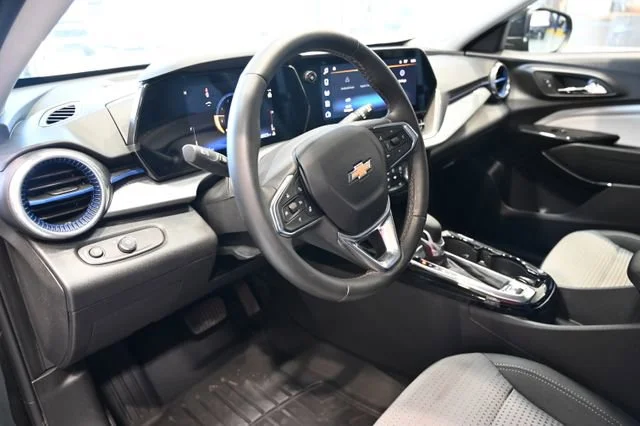 Used 2025 Mosaic Black Metallic Chevrolet LT image 19