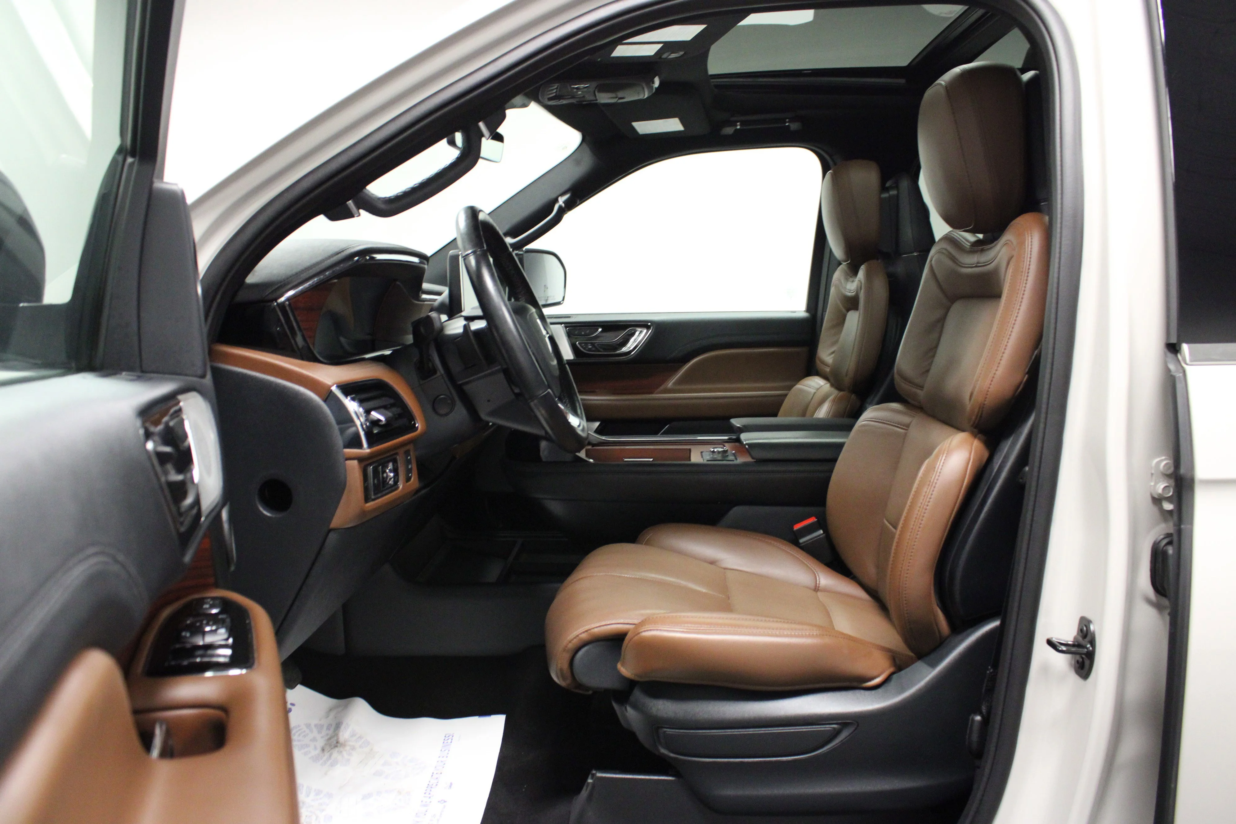 Used 2024 Ceramic Pearl Metallic Tri-Coat Lincoln Reserve image 12