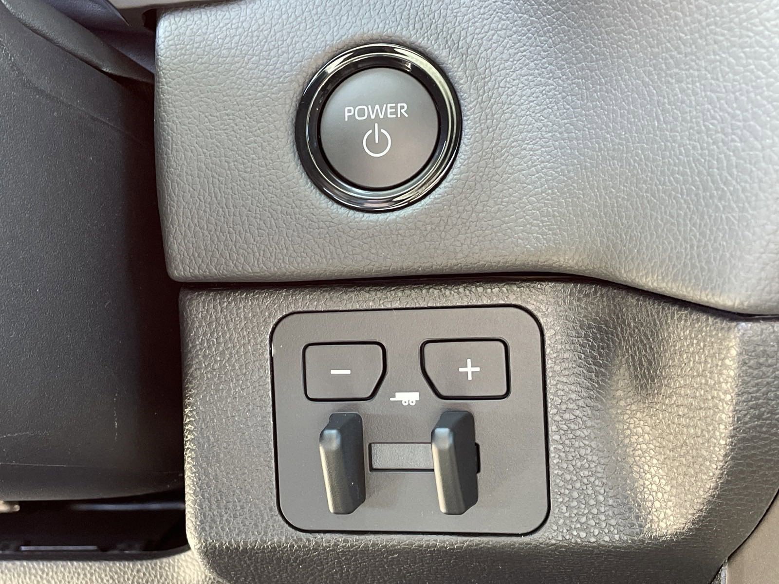 2025 Toyota Tundra Limited - Photo 25