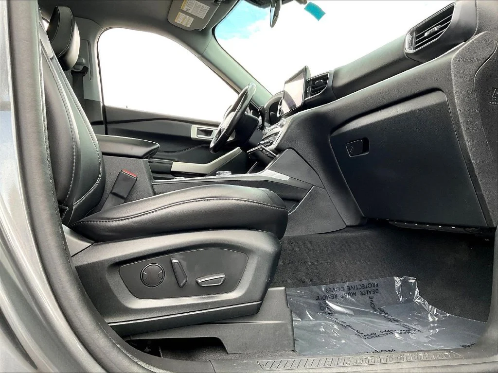 Used 2023 Gray Ford XLT image 36