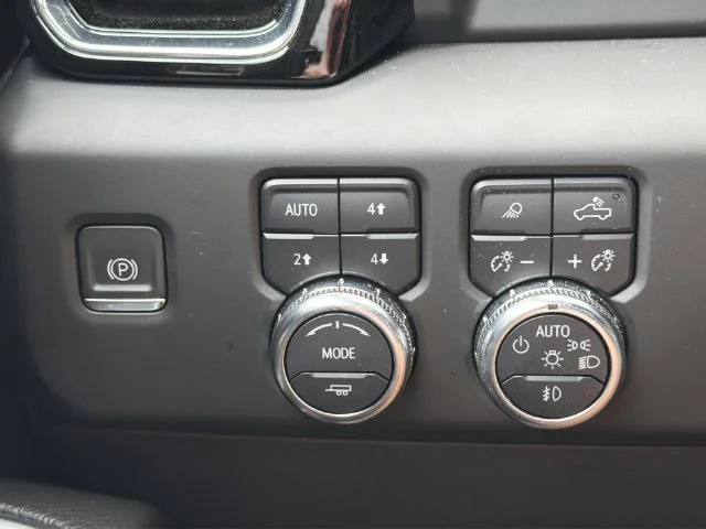 Used 2023  GMC Denali image 30