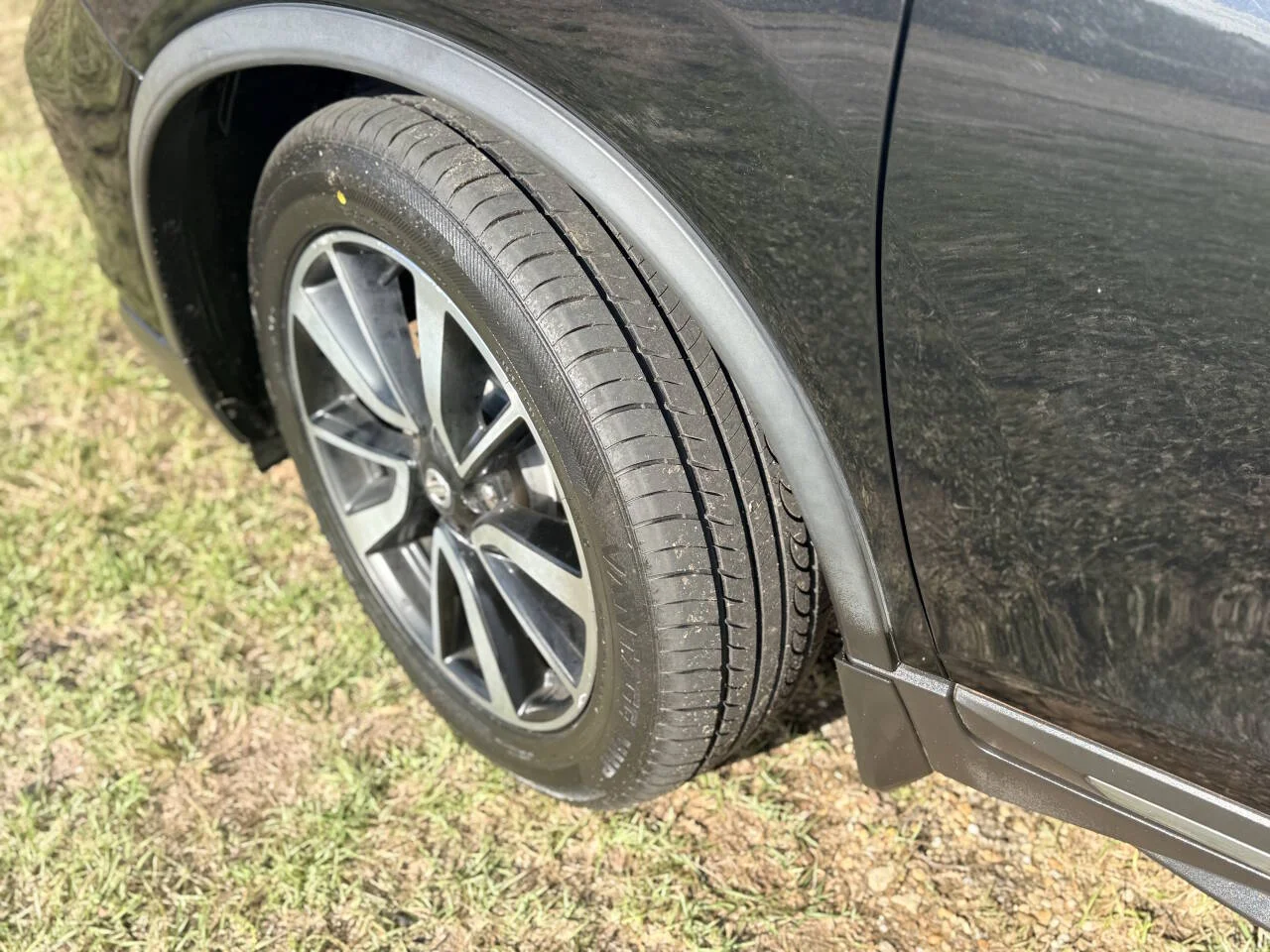 Used 2019 Black Nissan SL 4dr Crossover image 9