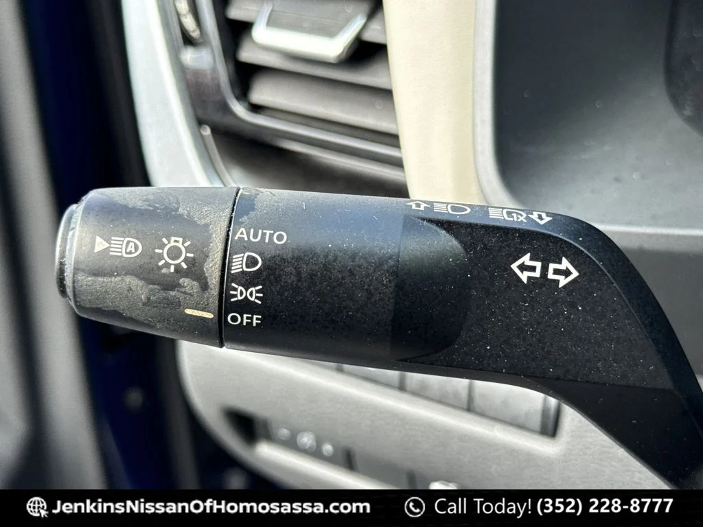Used 2021 Blue Nissan SV image 41