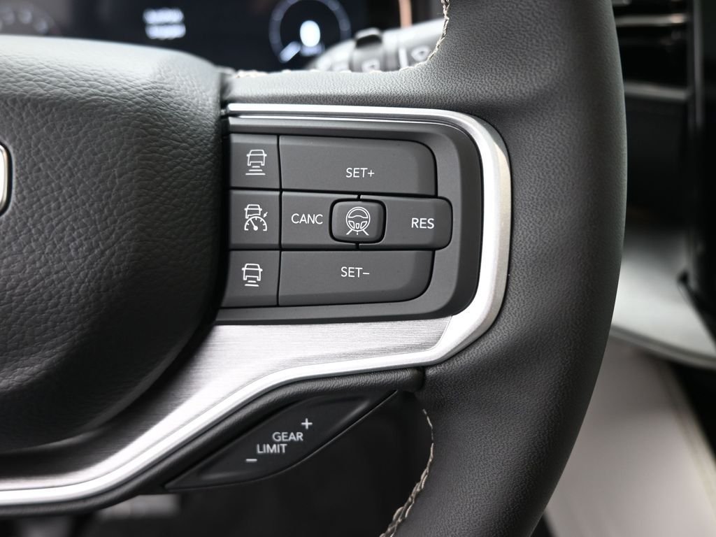 New 2026 High Gloss Black Exterior Paint Jeep Limited Reserve image 2