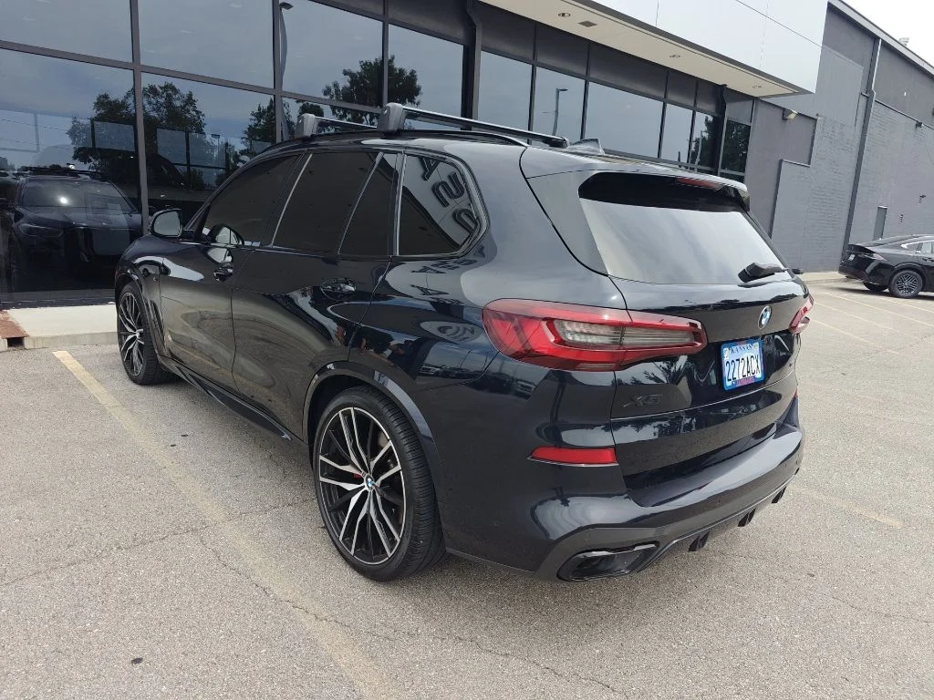 Used 2021 Black BMW xDrive40i image 4