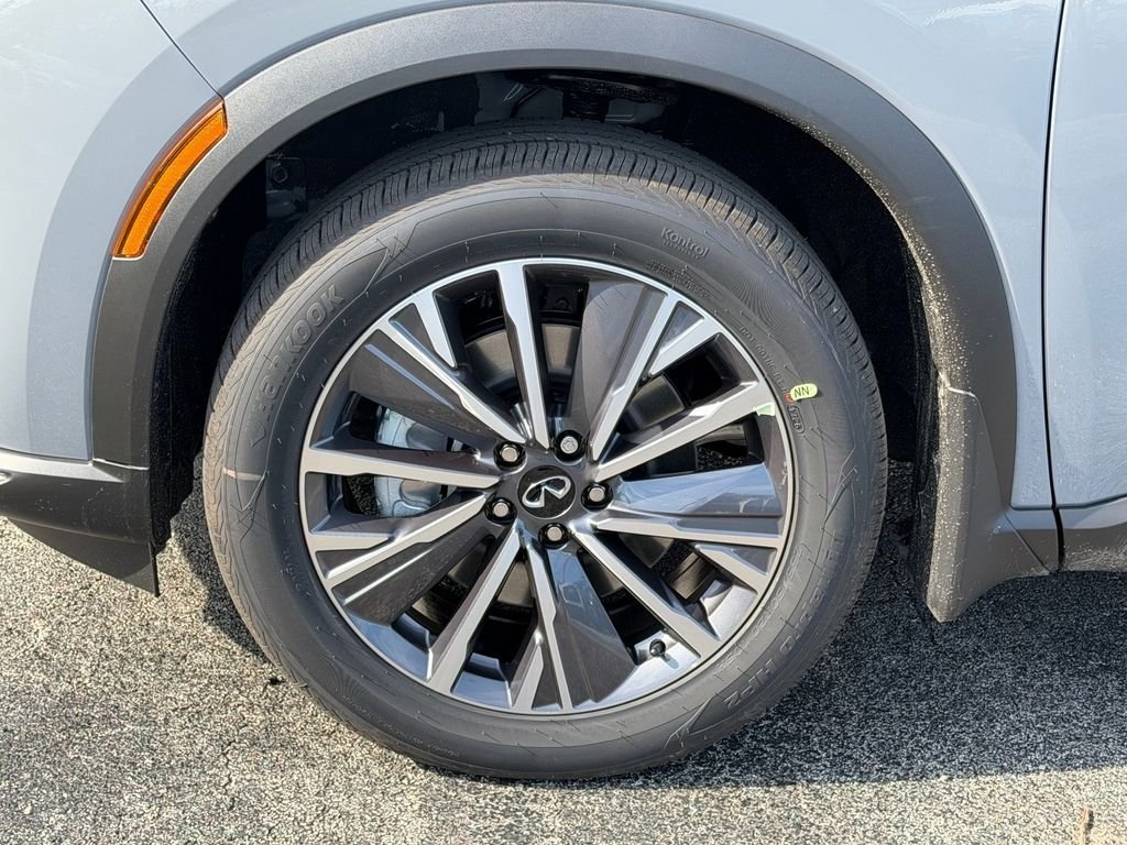 New 2027 HARBOR GRAY INFINITI Luxe FWD image 11