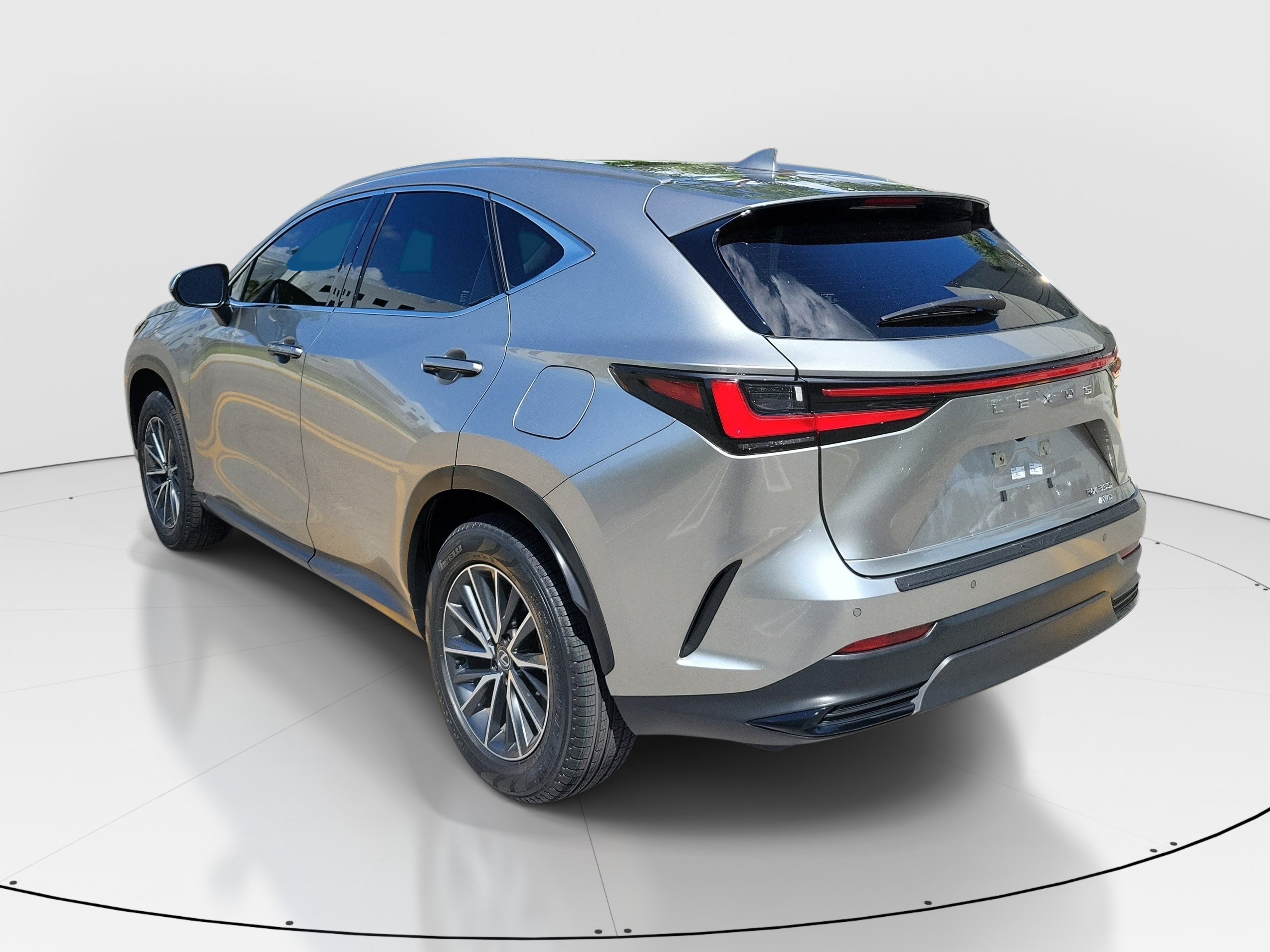 Used 2024 Silver Lexus 350 Luxury image 3