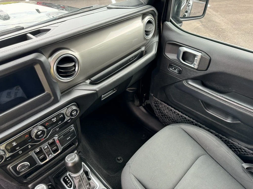 Used 2020 Black Jeep Unlimited Sahara image 31