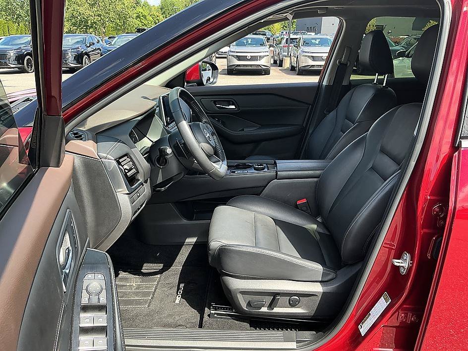 Used 2023 Scarlet Ember Tintcoat Nissan SL image 12