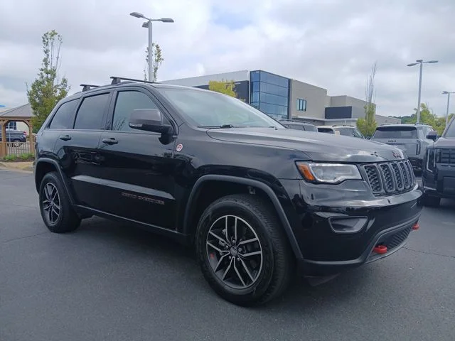 Used 2018 Black Jeep Trailhawk image 3
