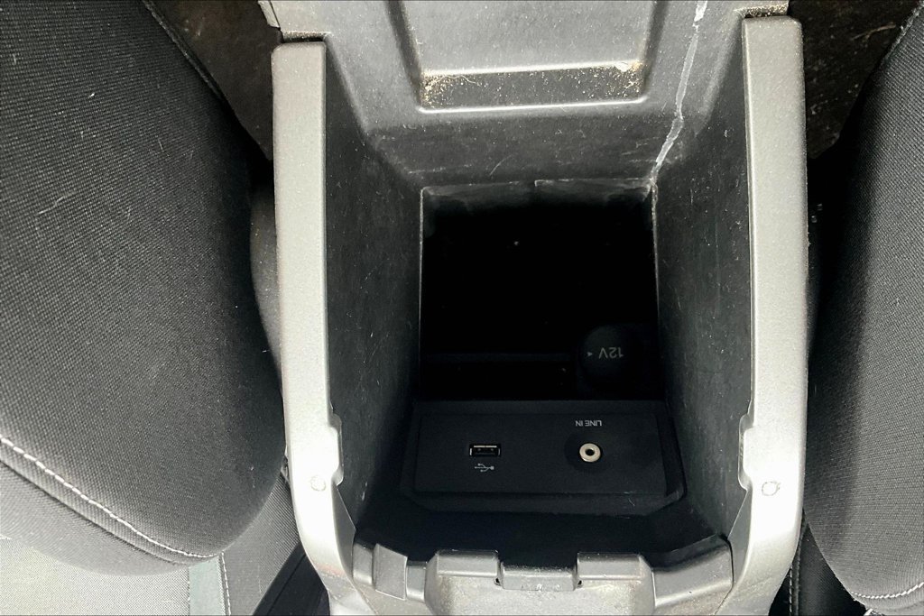 Used 2013 Red Ford SE image 16