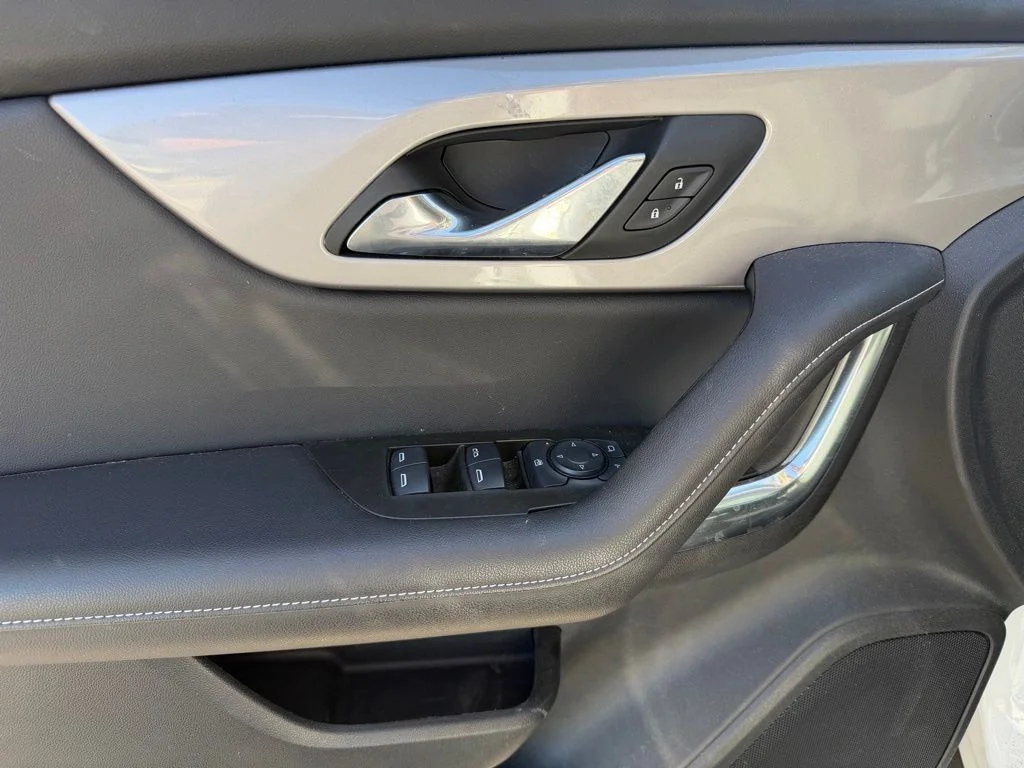 Used 2025 White Chevrolet LT image 19