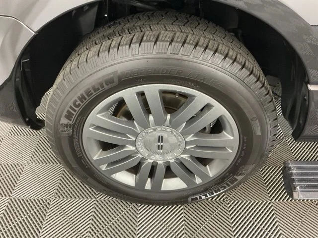 Used 2011 Black Lincoln Base image 24