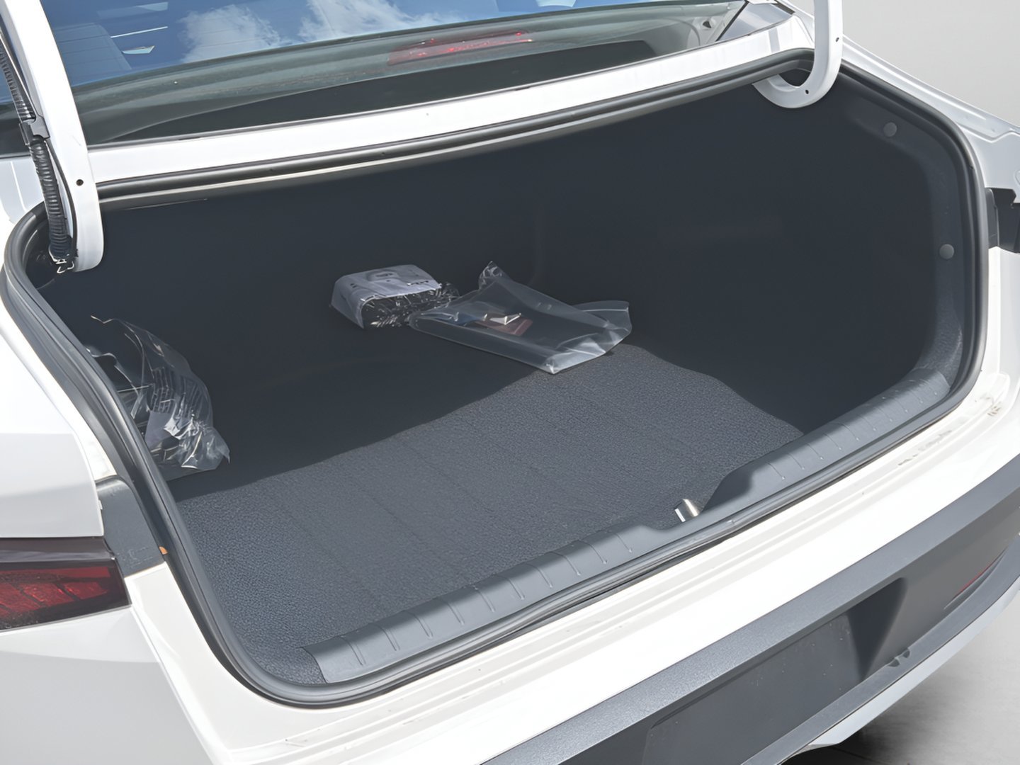 New 2026 Snow White Pearl Kia LX image 20