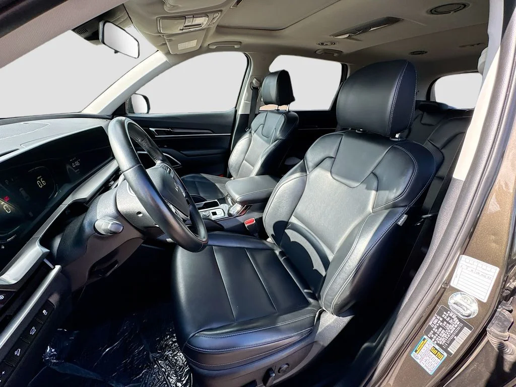 Used 2025 Dark Moss Kia S image 18