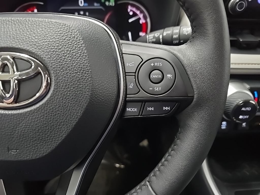 Used 2023 White Toyota XLE image 20