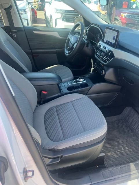 Used 2022 White Ford SE image 6
