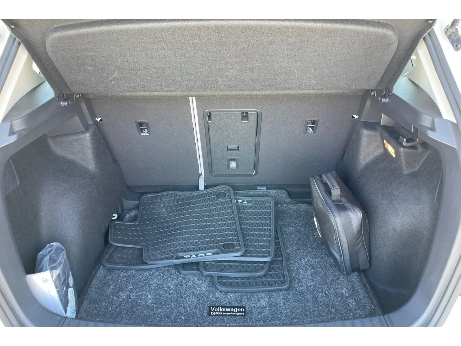 Used 2023 Pure White Volkswagen SE image 16