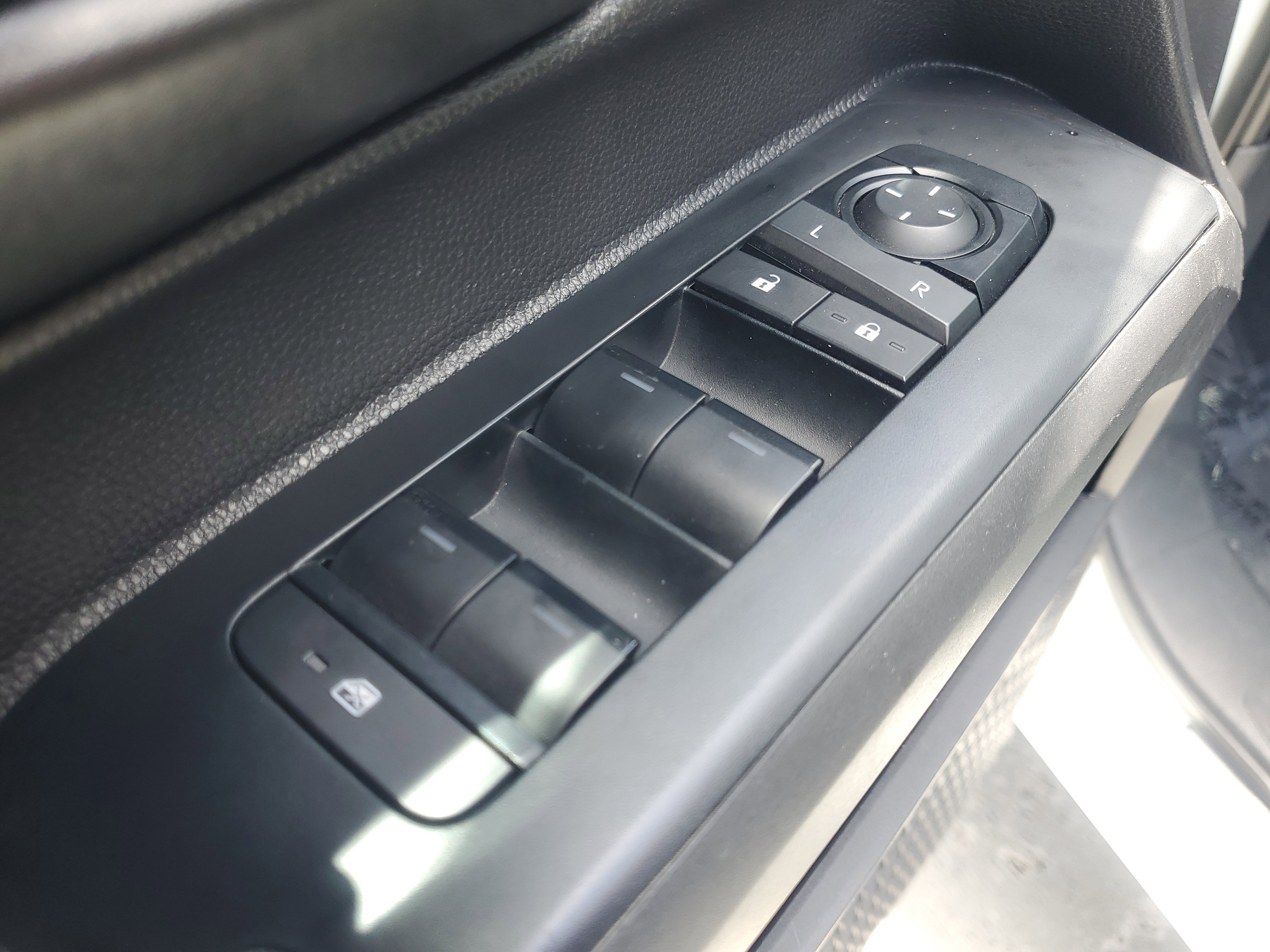 Certified Used 2025 Ice Toyota SR image 17