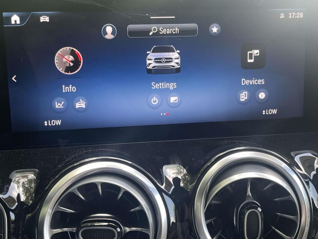New 2026 Polar White Mercedes-Benz GLA 250 image 25
