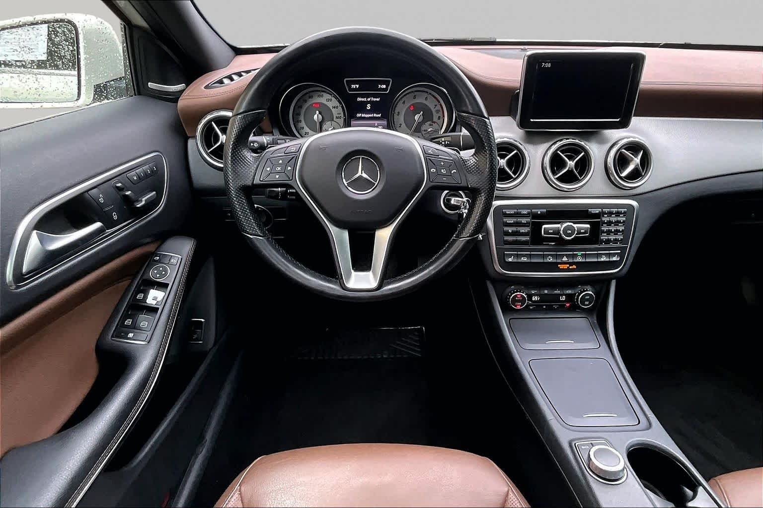 Used 2015 Cirrus White Mercedes-Benz GLA 250 image 11