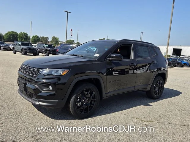 New 2026 Diamond Black Crystal Pearl-Coat Exterior Paint Jeep Latitude image 3
