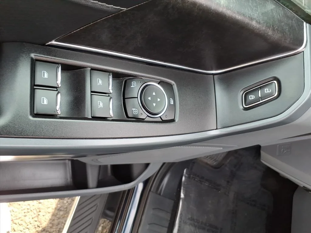 Used 2023 Blue Ford XLT image 19