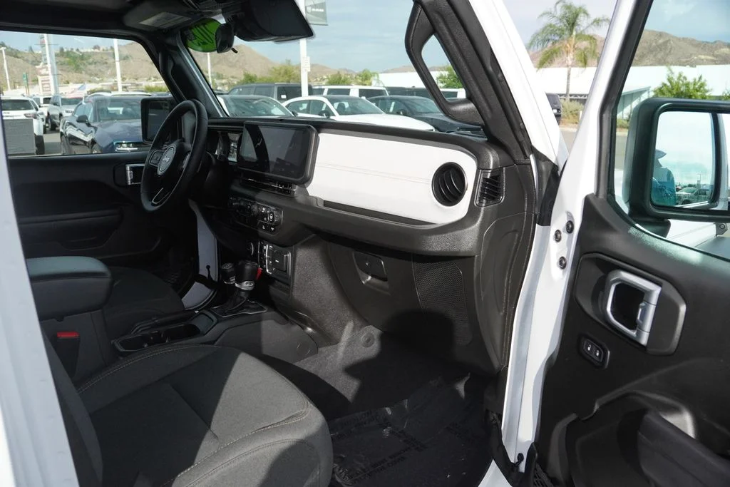 Used 2025 White Jeep Sport S image 30