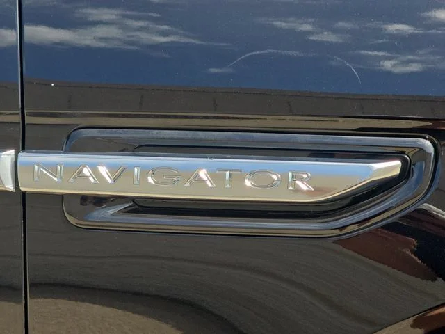 Used 2019 Black Metallic Lincoln Reserve image 36