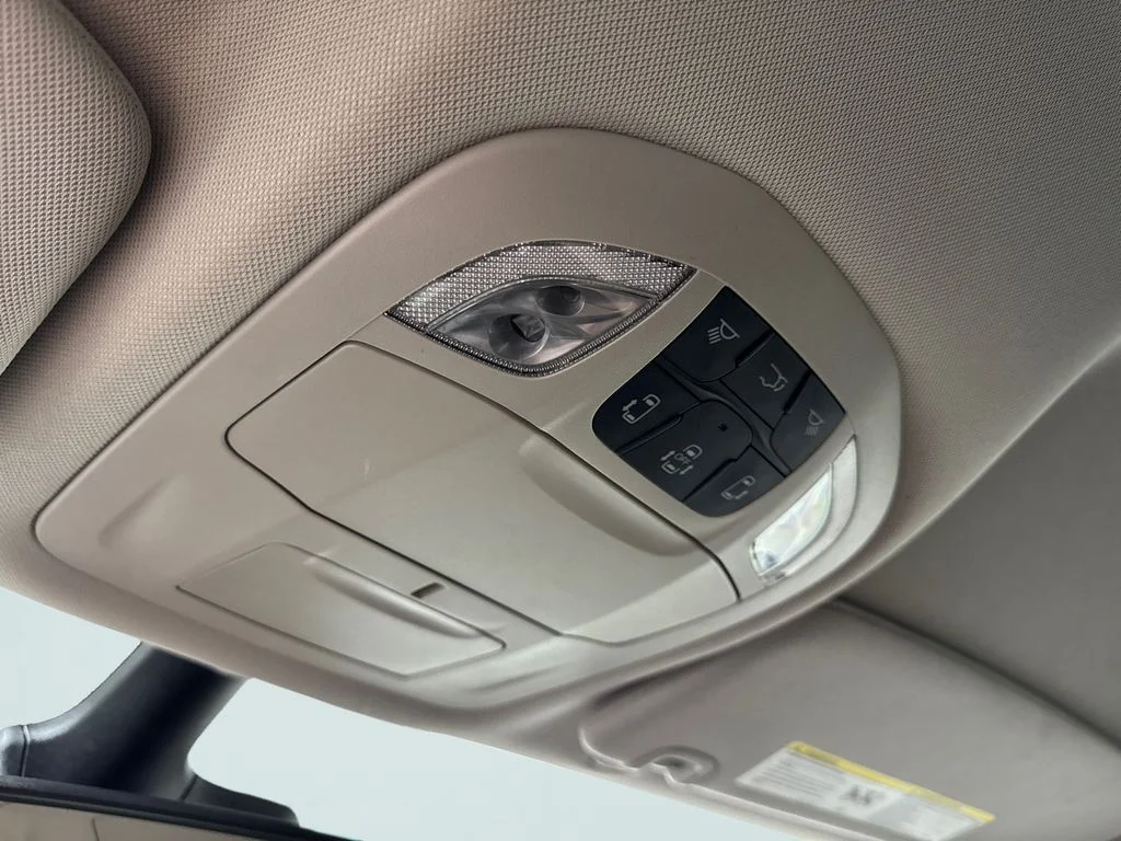 Used 2024 Black Chrysler Touring L image 31