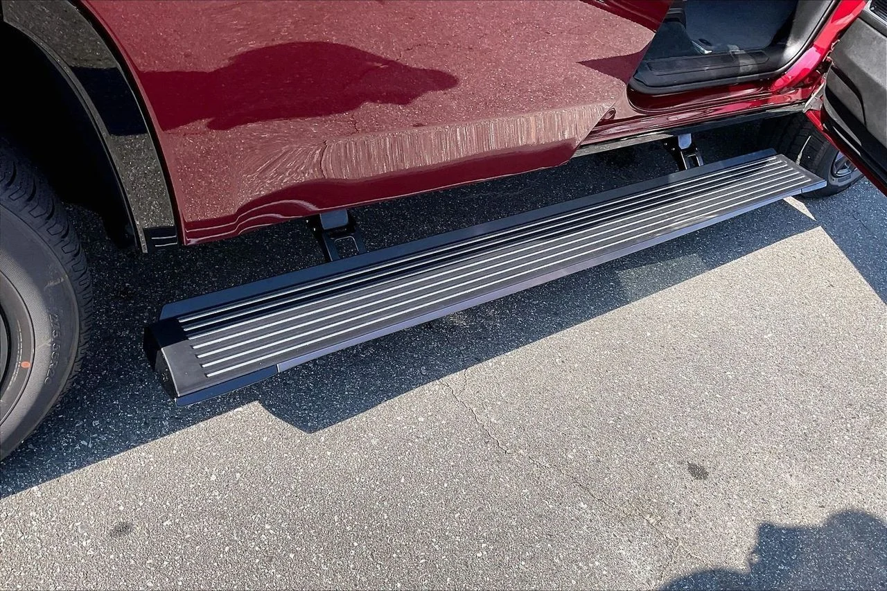 New 2026 Velvet Red Pearl-Coat Exterior Paint Jeep Limited Altitude image 10